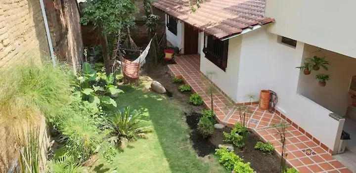 Beautiful Double Room, Private Bathroom, Garden カリ ゲストハウス